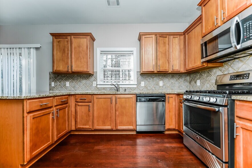 Building Photo - 2808 Harcourt Dr