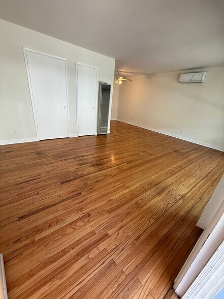 Living room - 4503 Fulton Ave