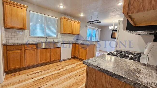Building Photo - Beautiful Home with Separate Office/Bonus Room!