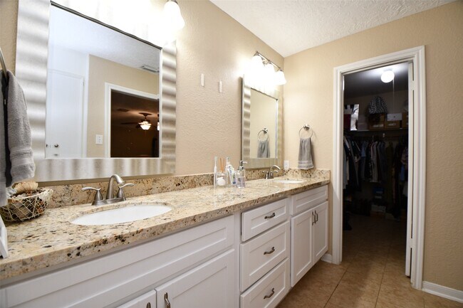 Building Photo - 3410 Plum Brook Ln