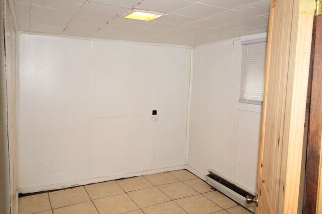 Building Photo - 1023 College Ave