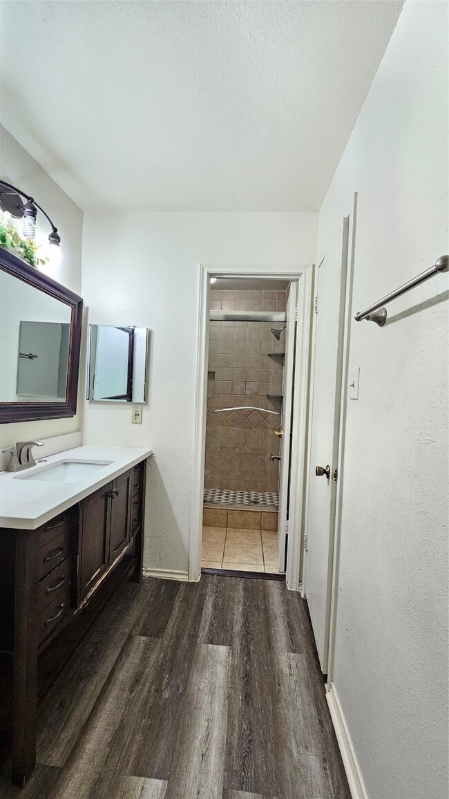 Building Photo - 543 Oakdale Dr