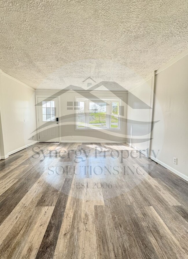 Building Photo - Large Mansfield Home