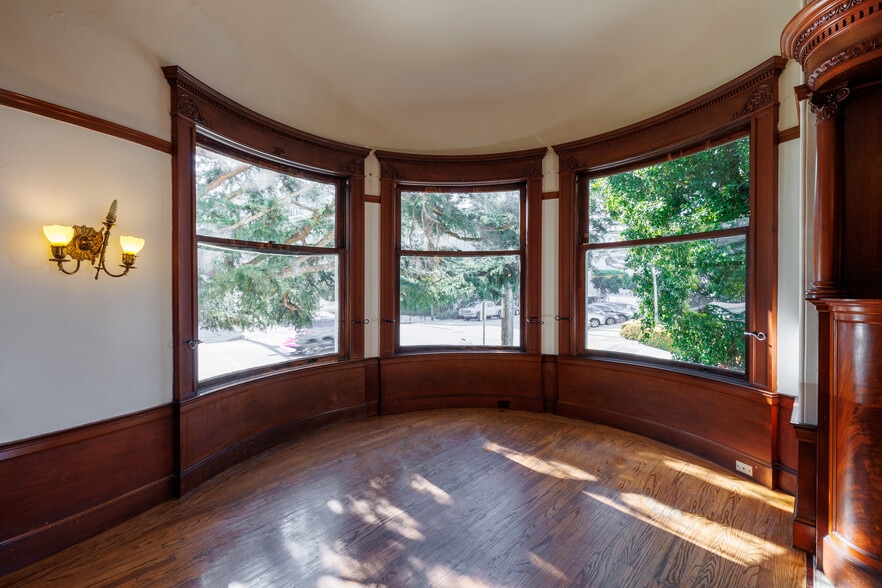 MASTER BEDROOM - 2398 Broadway
