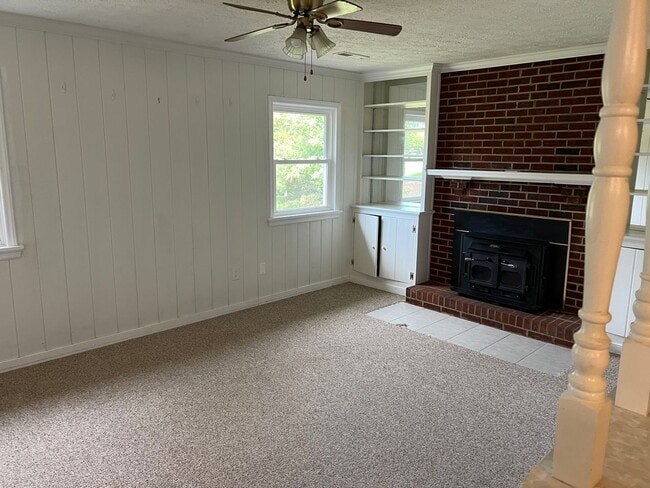 Building Photo - 6460 Thrush Way