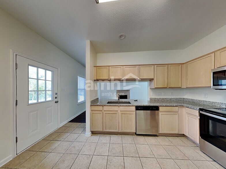 Building Photo - 22234 Goldcrest Run