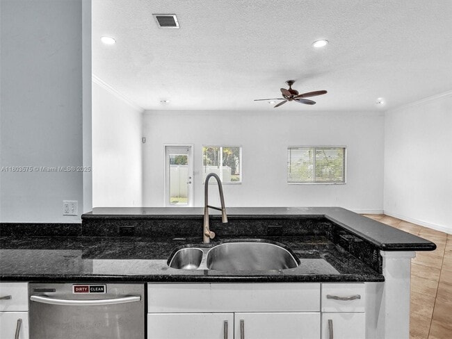 Building Photo - 2727 Treasure Cove Cir