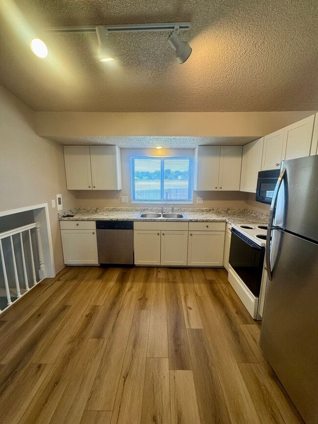 Building Photo - 4 Bedroom Home in Village 7, Centrally Loc...
