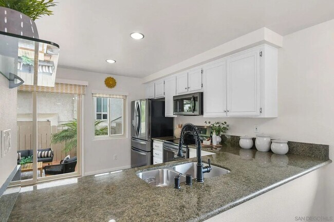 Building Photo - 354 S Travelodge Dr