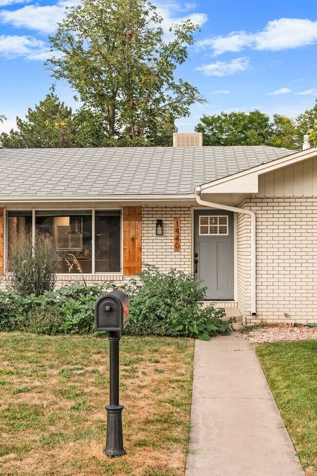 Building Photo - Charming and Renovated 4 Bedroom 2 Bathroo...