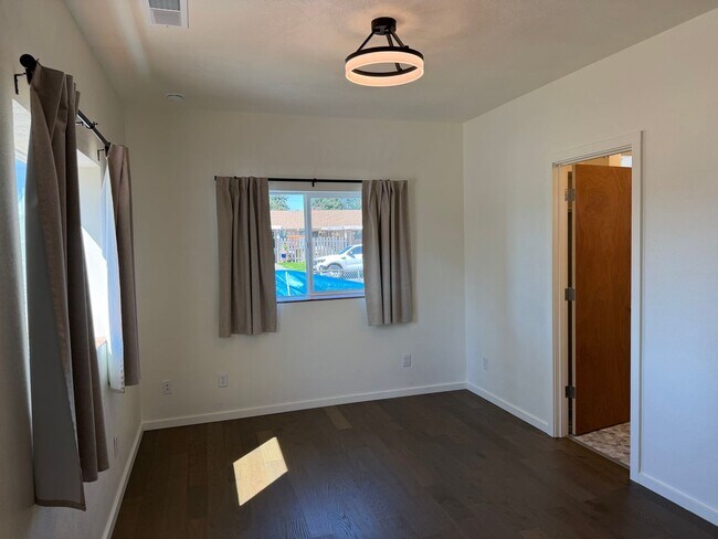 Building Photo - Beautiful 1 bedroom 1 bath unit in Springfield!