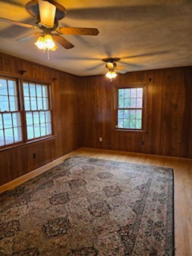 Building Photo - Lovely Colonial Home in Sharpley