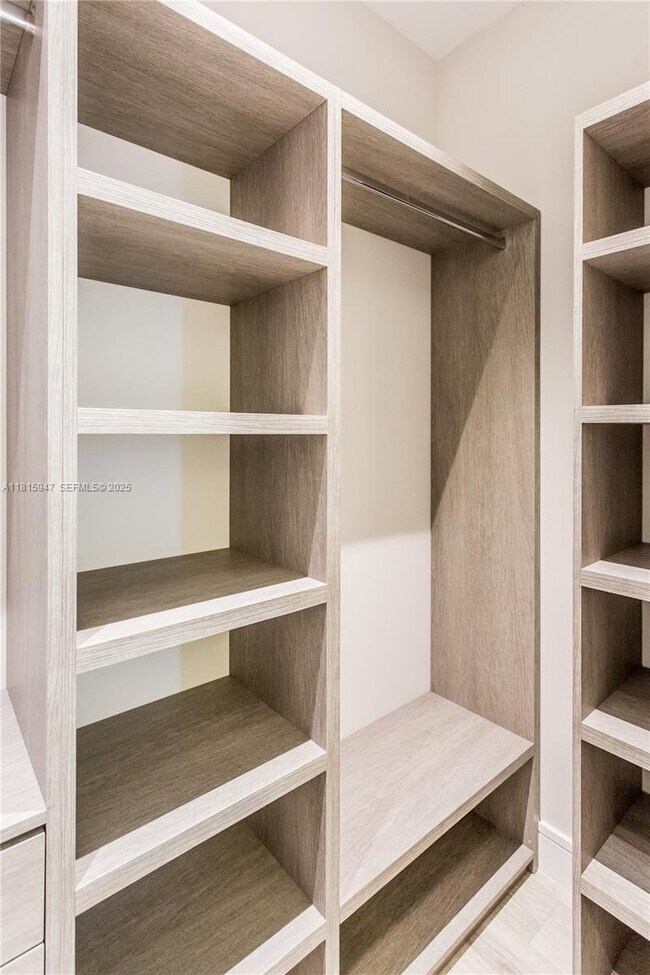 Building Photo - 460 NE 28th St