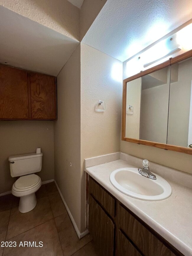 Building Photo - 860 E Brown Rd