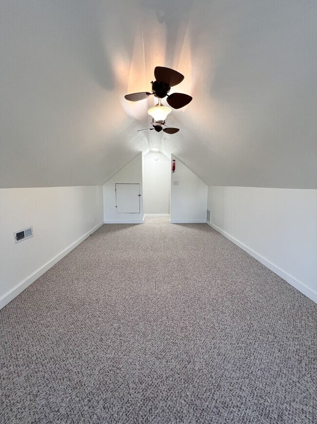 Building Photo - Beautiful Single-Family Home! Bonus Room, ...