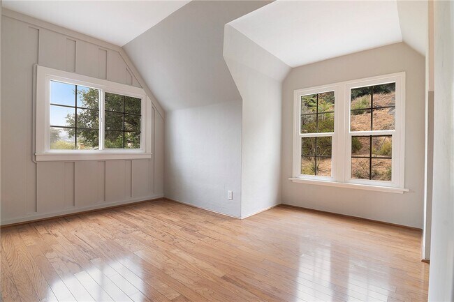 Building Photo - 934 Highline Rd