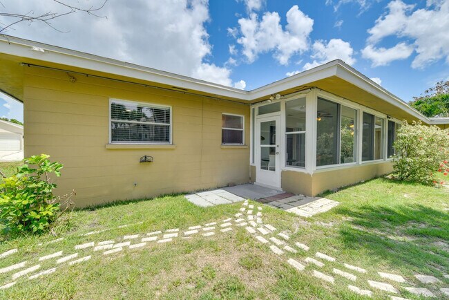 Building Photo - 1648 Idle Ln
