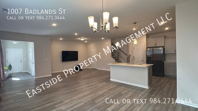 Building Photo - 1007 Badlands St