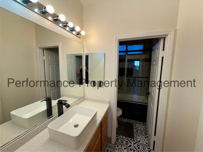Building Photo - 6107 Shasta Daisy Way