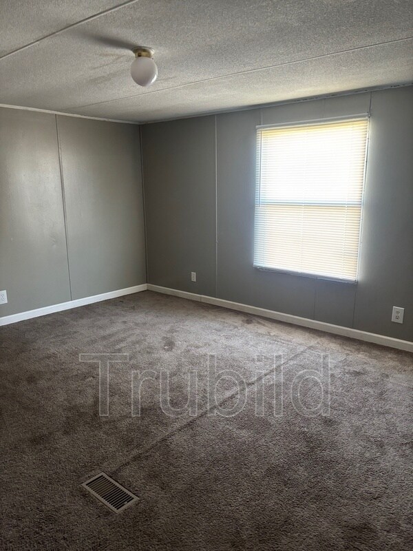 Building Photo - 89 Somerset Dr