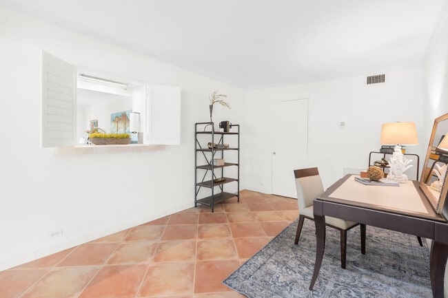 Building Photo - 2317 NE 12th St