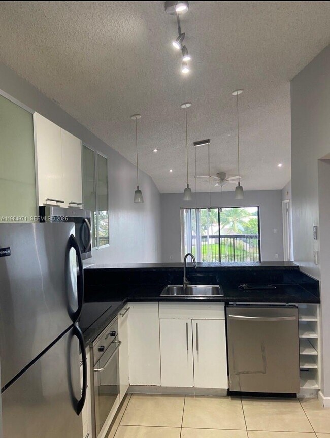 Building Photo - 9849 Nob Hill Ln