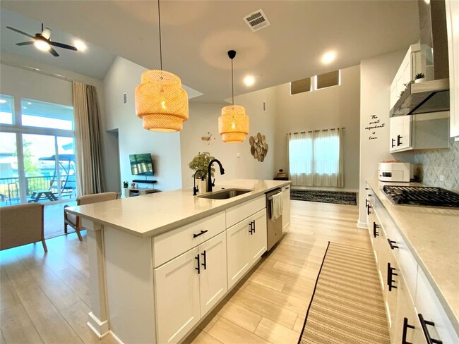 Building Photo - 243 Kings Pne Dr