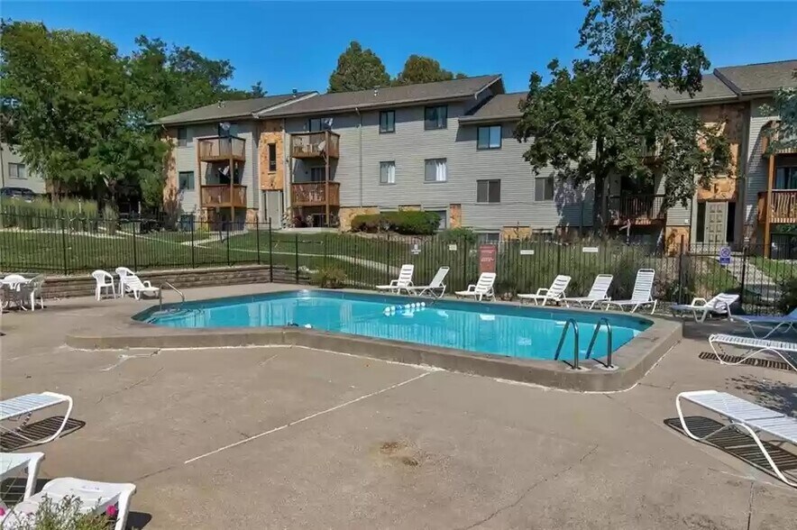 Pool - 9533 University Ave