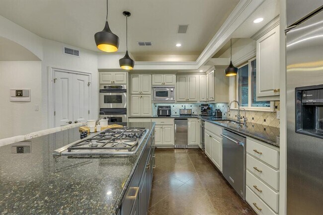 Building Photo - 813 Moonlight Bay Dr