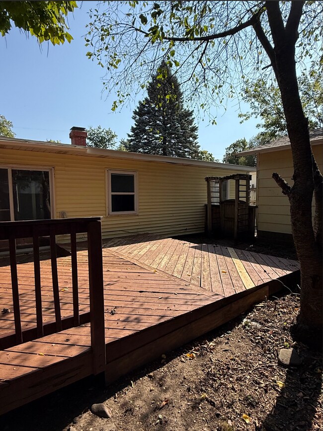 Building Photo - LAND CONTRACT (RENT-TO-OWN)