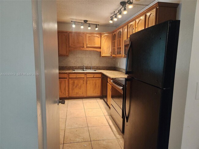 Building Photo - 14820 Naranja Lakes Blvd