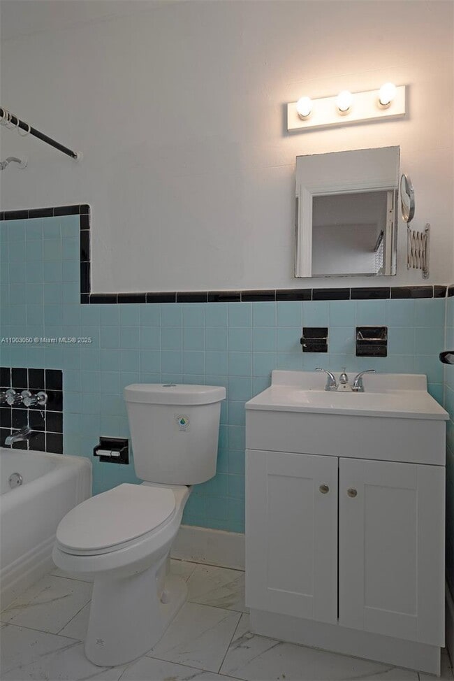 Building Photo - 2383 Flamingo Dr