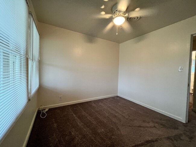 Building Photo - Centrally located 3-bedroom house