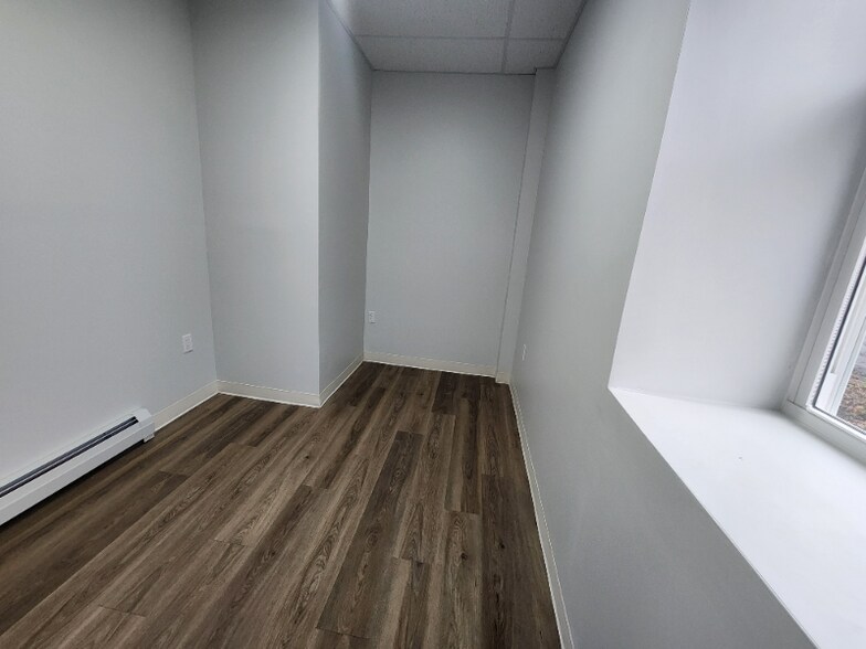 Building Photo - 151 S Main St