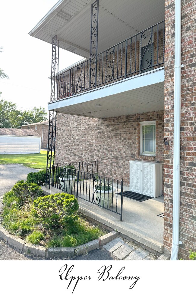 Peppertree Balcony - 220 Peppertree Dr