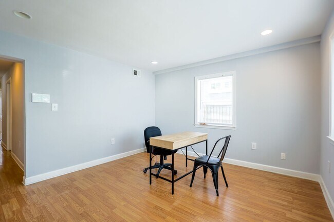 Building Photo - Charming 2 BR/1 BA Apartment in Deanwood –...