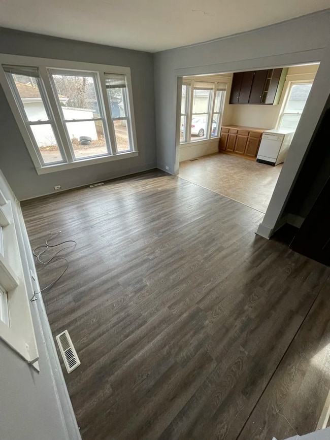 Building Photo - Click the “Apply Now” button or email wapmrentals@gmail.com for a prompt response.