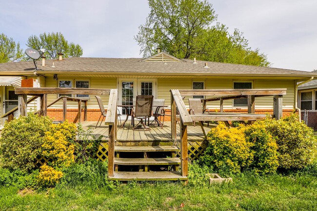 Building Photo - Brookside Ranch Style Home With 3 Bedrooms!