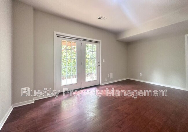 Building Photo - 948 Raymond Rd