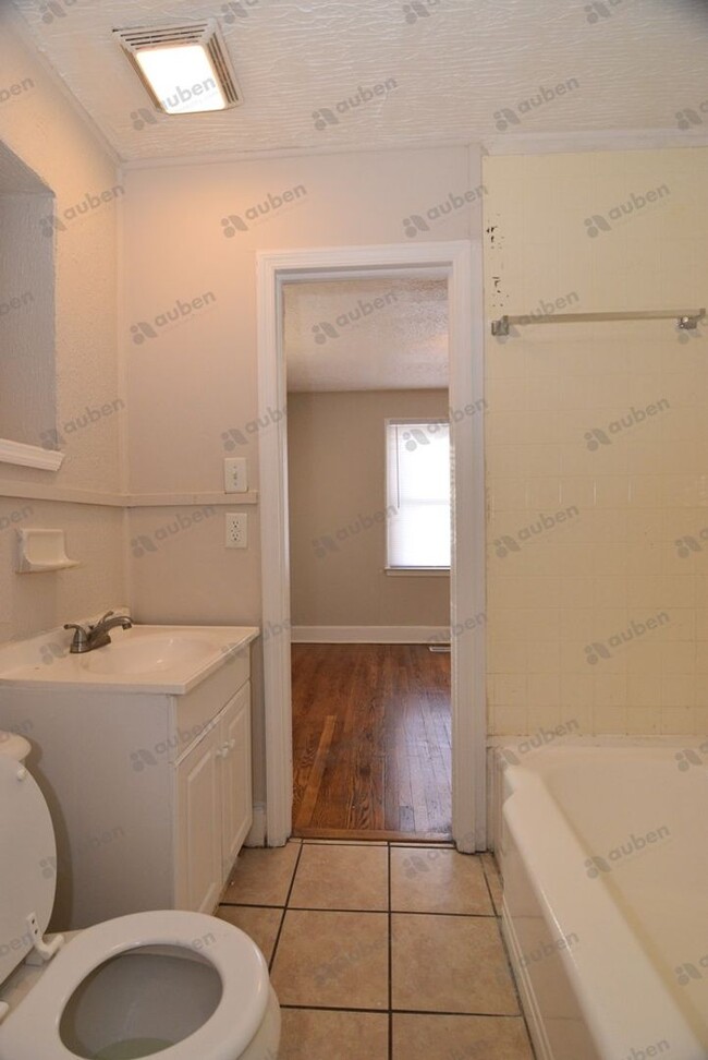 Building Photo - Section 8 OK!!! All Electric 3 Bed/2 Bath