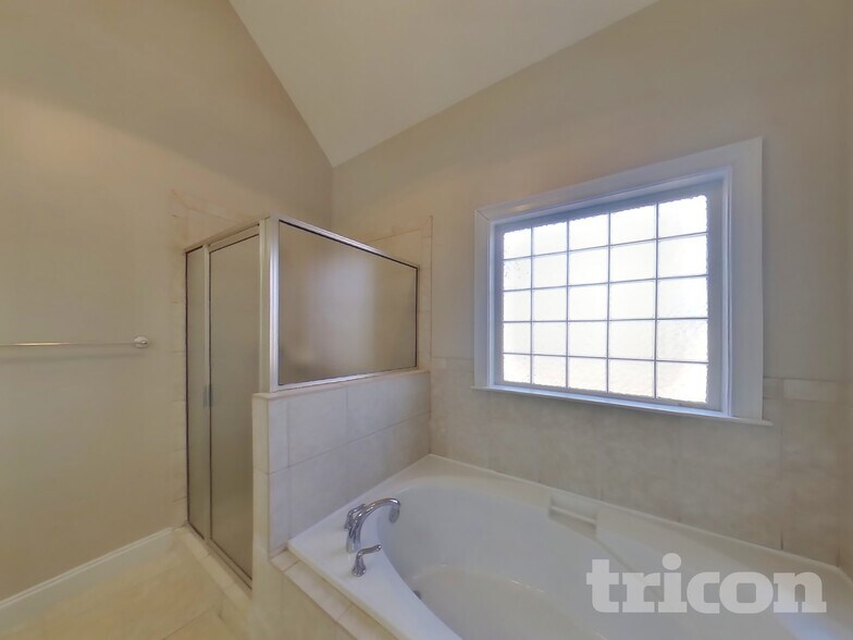 Building Photo - 400 Tomahawk Tr