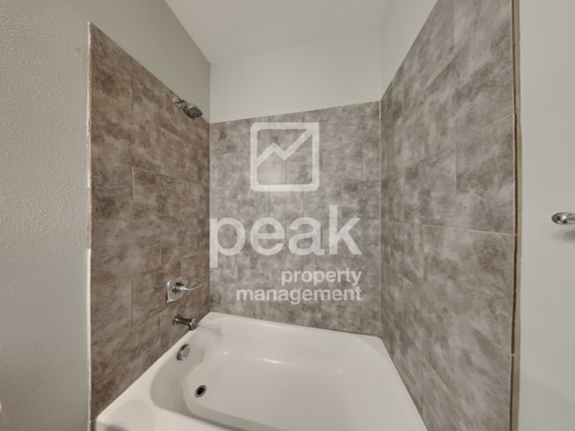 Building Photo - Fort Worth Duplex NOW LEASING for a July M...