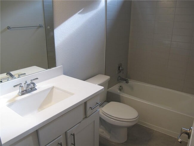 Building Photo - 635 Spinnaker Loop
