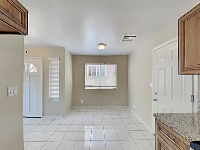 Building Photo - 13405 Bixler Ave