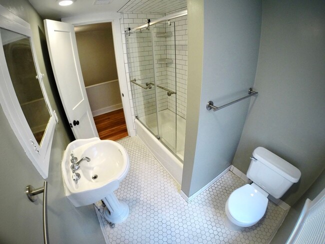 Building Photo - 6/1 Remodeled LUXURY house 2 blocks from CMU.