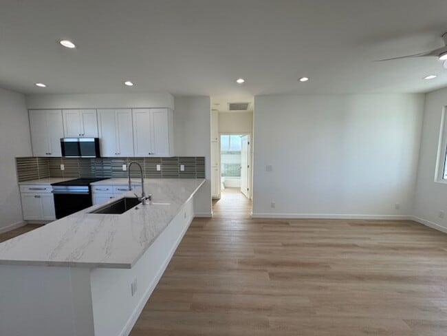 Building Photo - 6170 Briercrest Ave