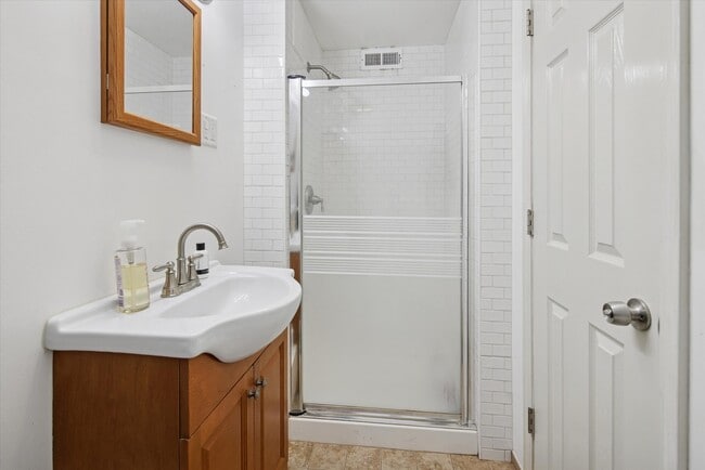 Building Photo - 1950 N Hudson Ave