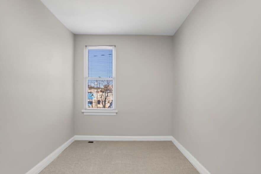 Building Photo - 2102 W Saratoga St