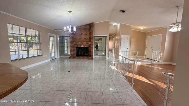 Building Photo - 301 Nesbitt St