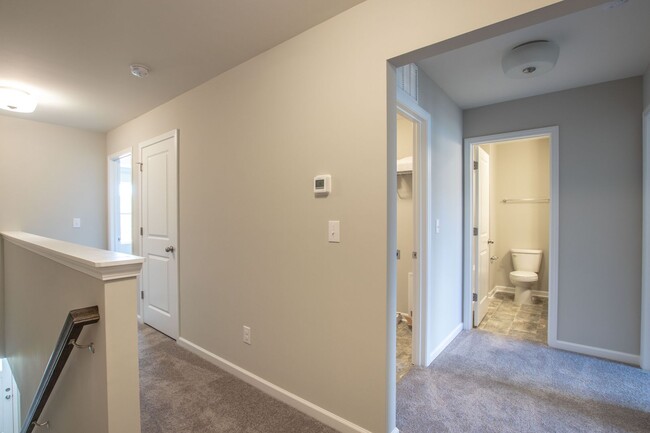 Building Photo - BEAUTIFUL Bryton  3 Bedroom Townhome Centr...